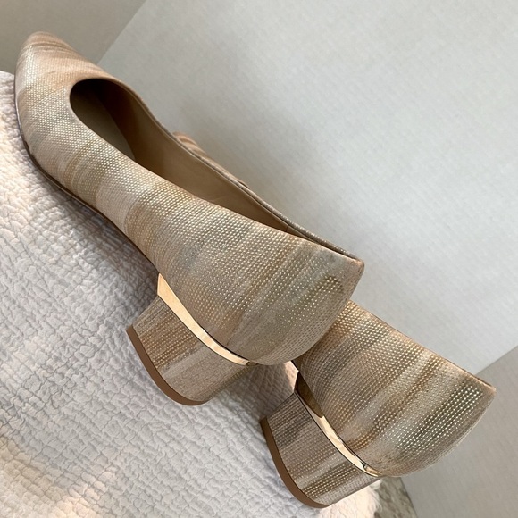 NWOT — Vaneli Gold Embossed 1” Heel Pumps in Size 11 N - Picture 4 of 14